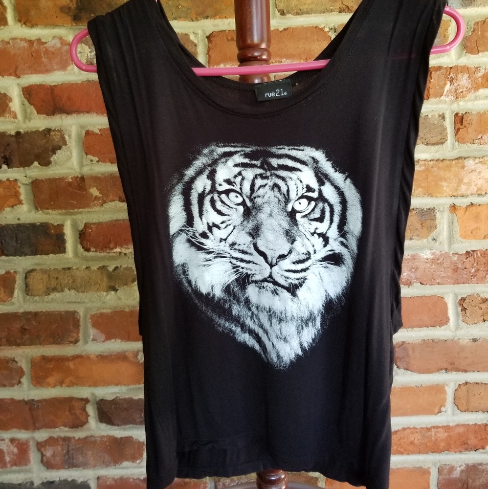 Rue 21 tank